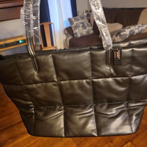 Victoria's Secret Purse. NWT black plush purse. - Picture 2 of 11